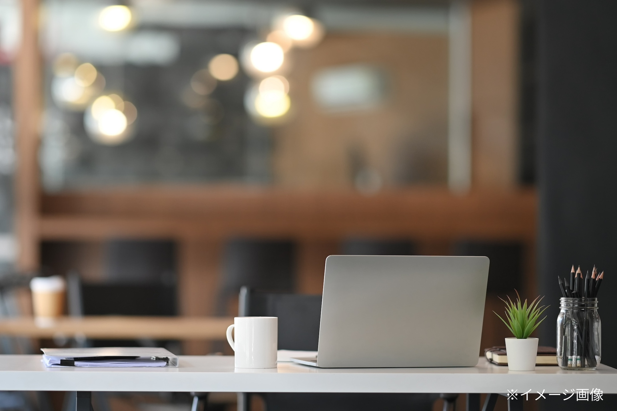 新社屋建設にともなう大型オフィスへのLEDディスプレイ導入事例 