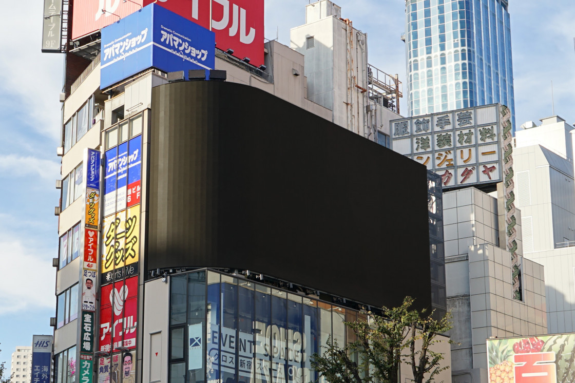 新宿東口の猫「クロス新宿ビジョン」屋外LEDビジョン